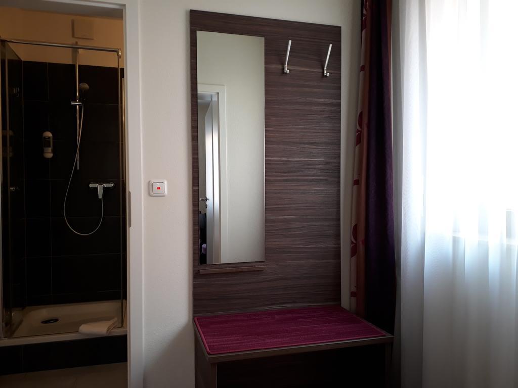 Pension Am Weinberg Bed & Breakfast Mainstockheim Экстерьер фото